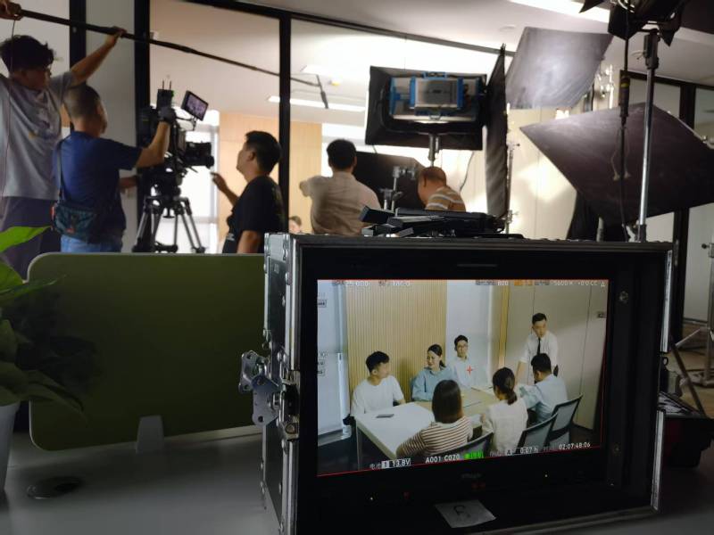 颍泉区TVC拍摄公司：科技产品视觉化大师，诠释未来感与功能美学
